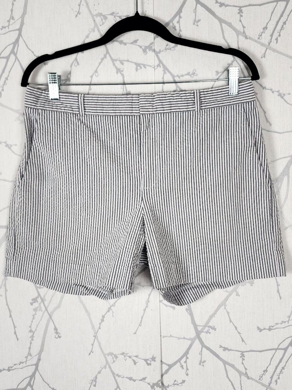 Banana Republic Seersucker Cotton Stretch Mid Rise Shorts